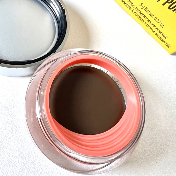 Benefit Cosmetics Powmade Brow Pomade shade 4.5 - Picture 2 of 4